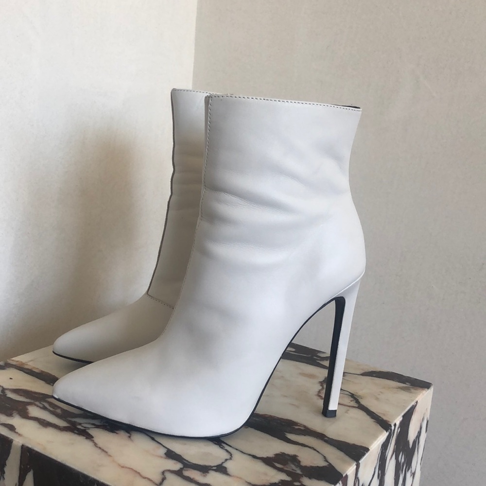 Tony Bianco white bootie. Size 7. Brand New.
